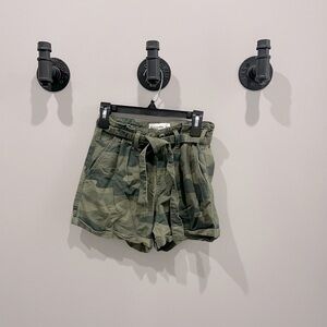 Abercrombie kids camo shorts size 11-12